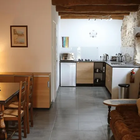 Les Deux Lievres