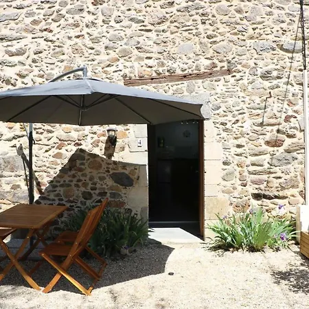 Les Deux Lievres