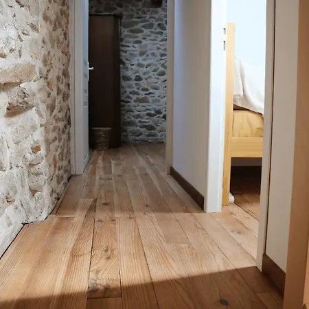Les Deux Lievres